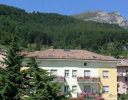 Hotel Martinelli Ronzo-Chienis Exteriér fotografie