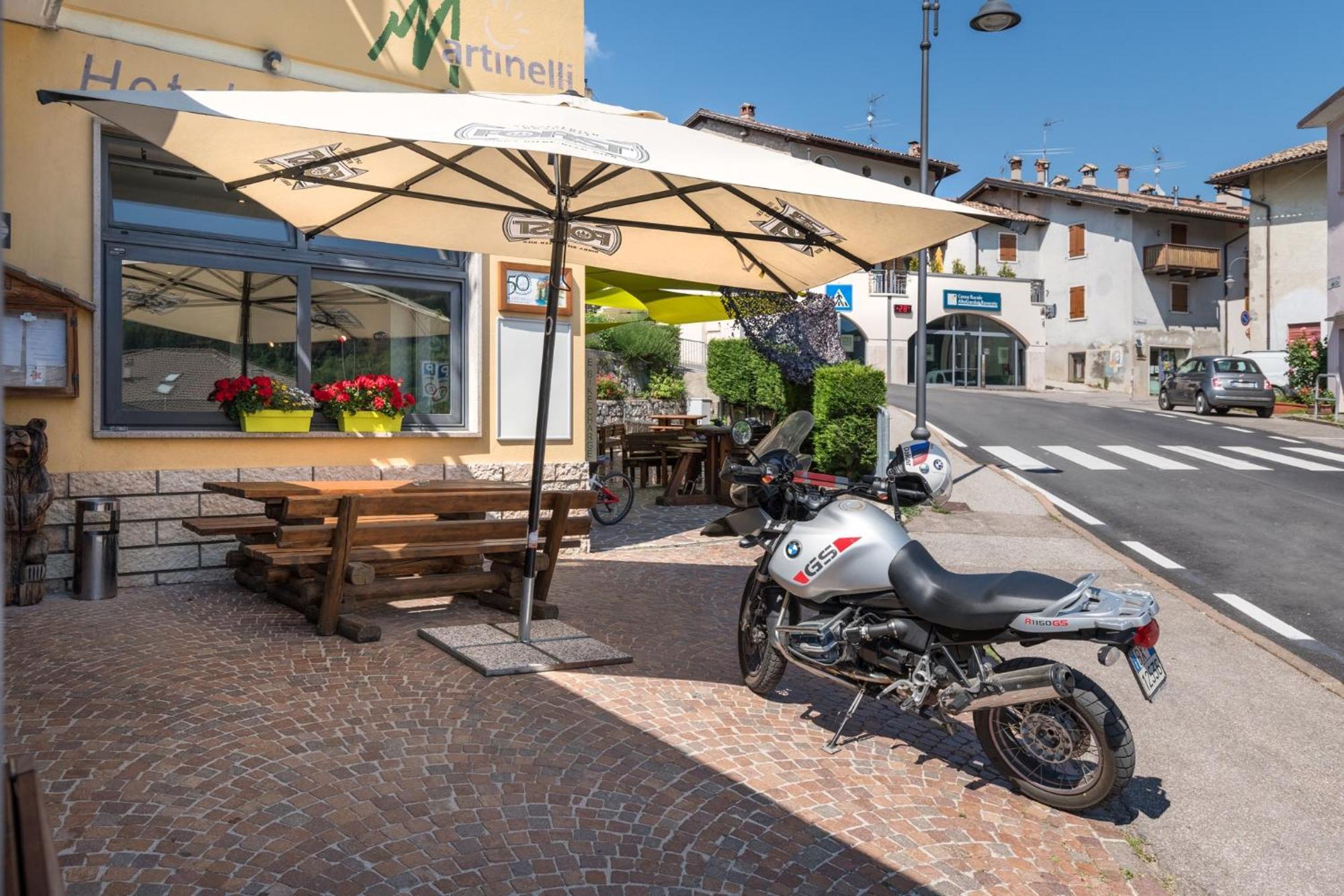 Hotel Martinelli Ronzo-Chienis Exteriér fotografie