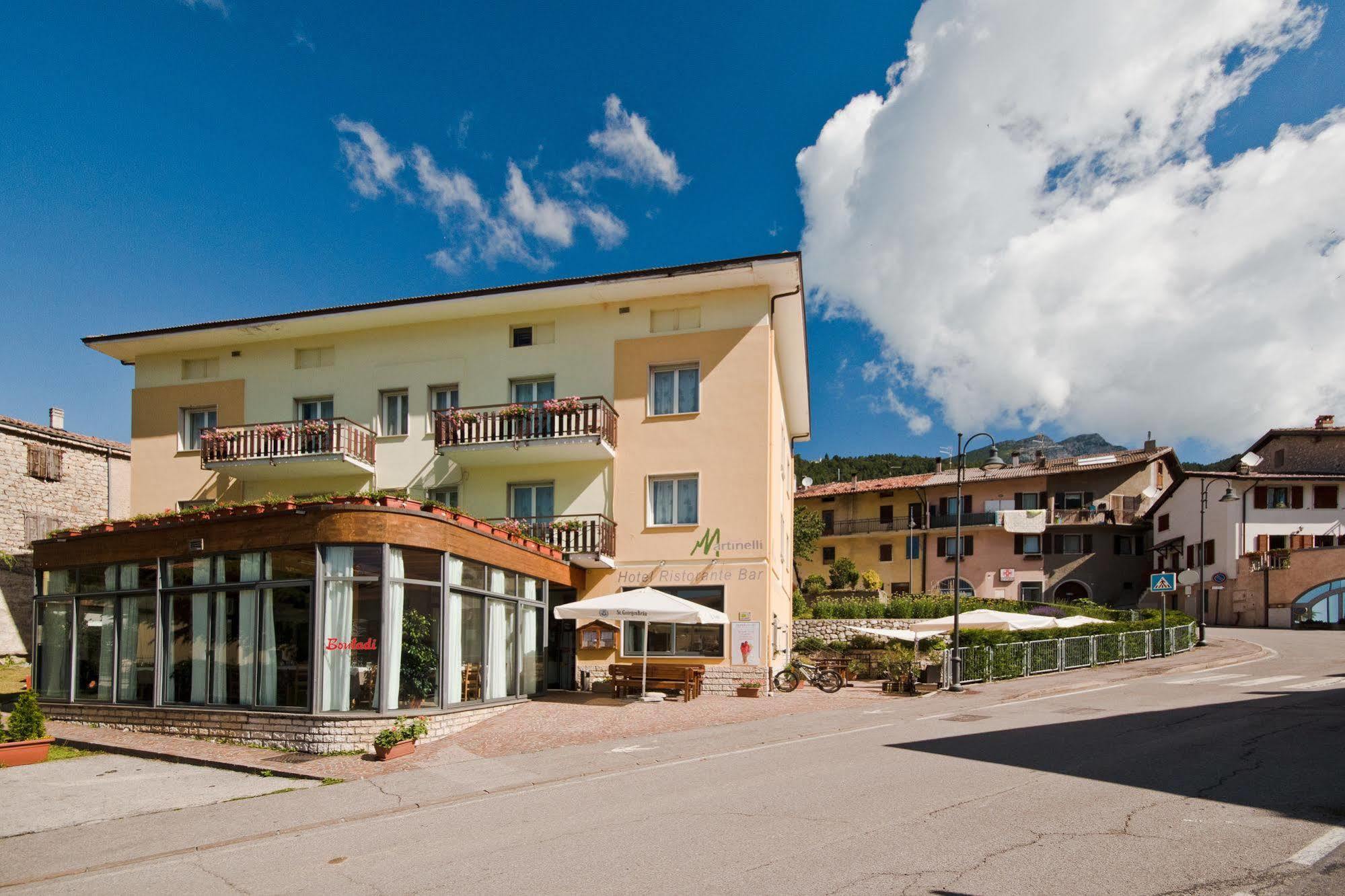 Hotel Martinelli Ronzo-Chienis Exteriér fotografie