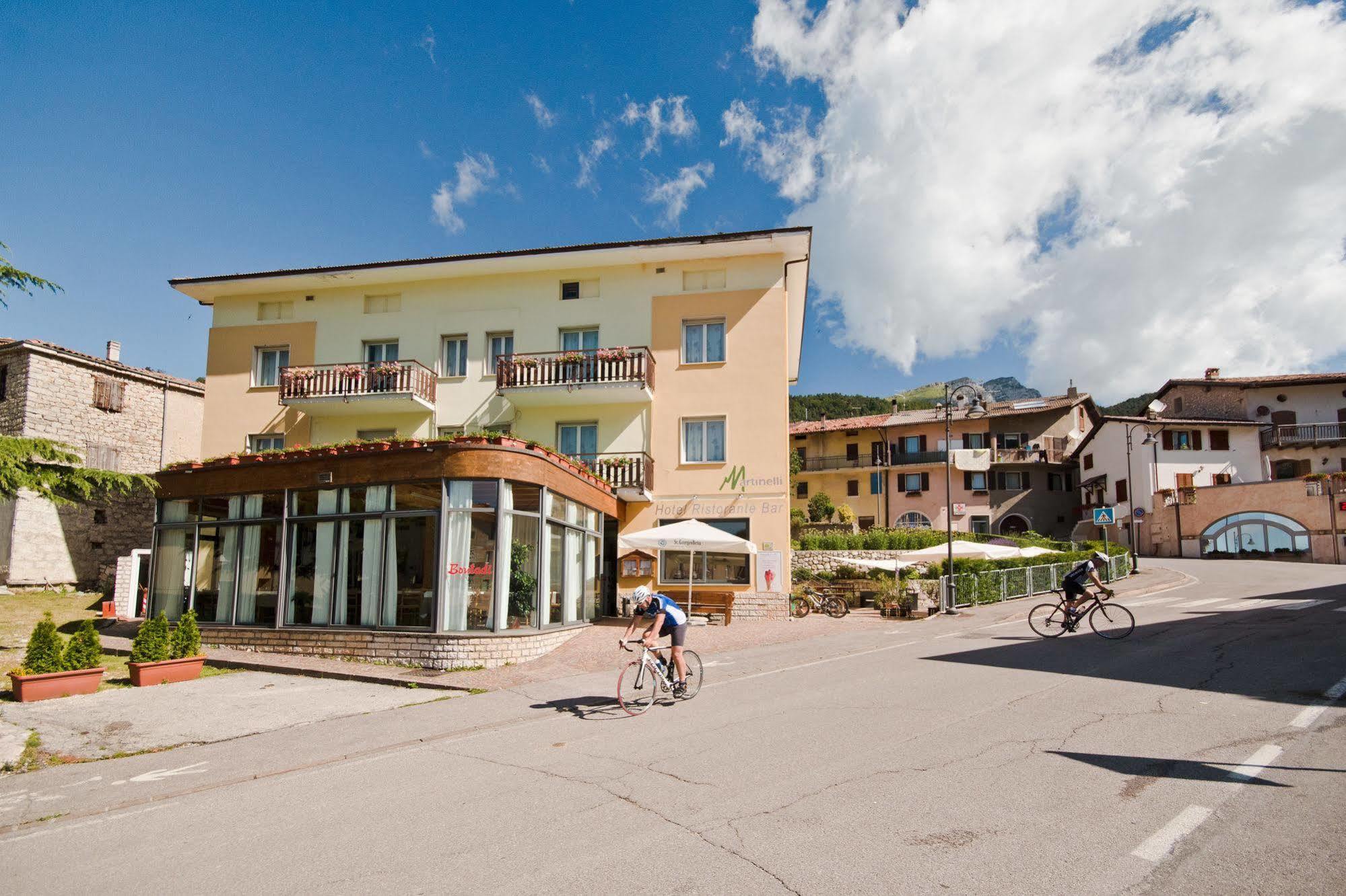 Hotel Martinelli Ronzo-Chienis Exteriér fotografie
